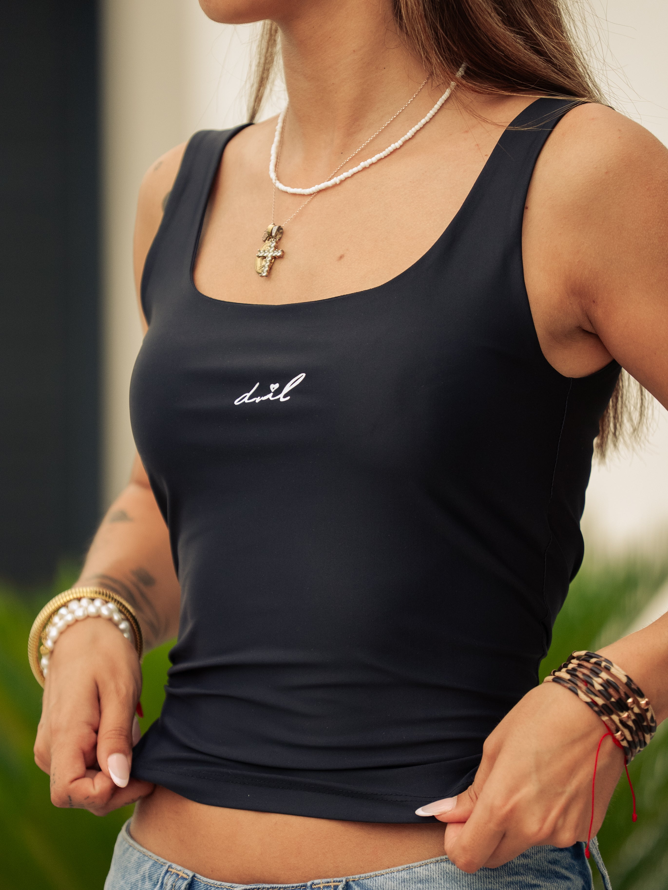 BLACK & WHITE DVIL TOP