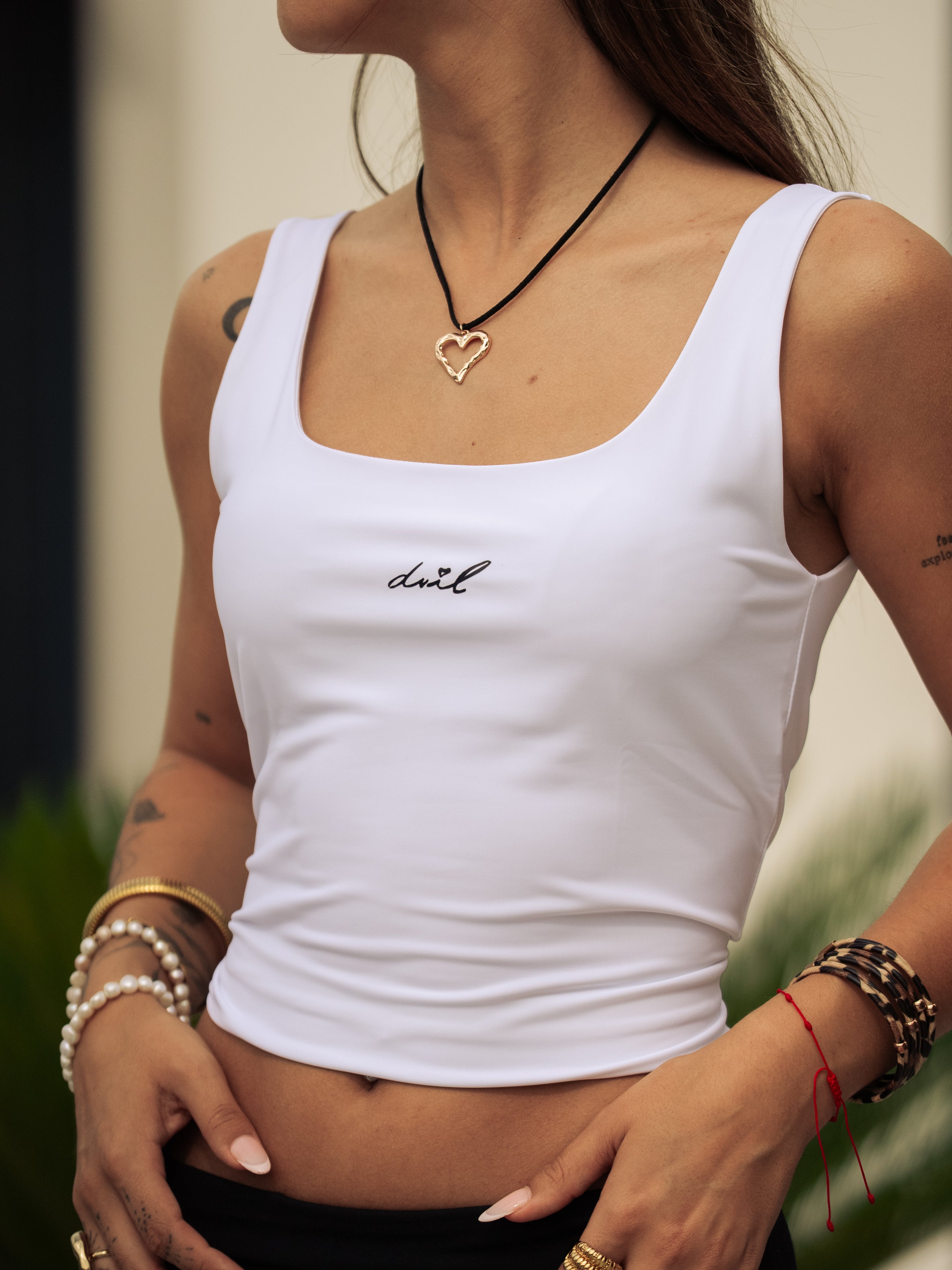 WHITEE & BLACK DVIL TOP