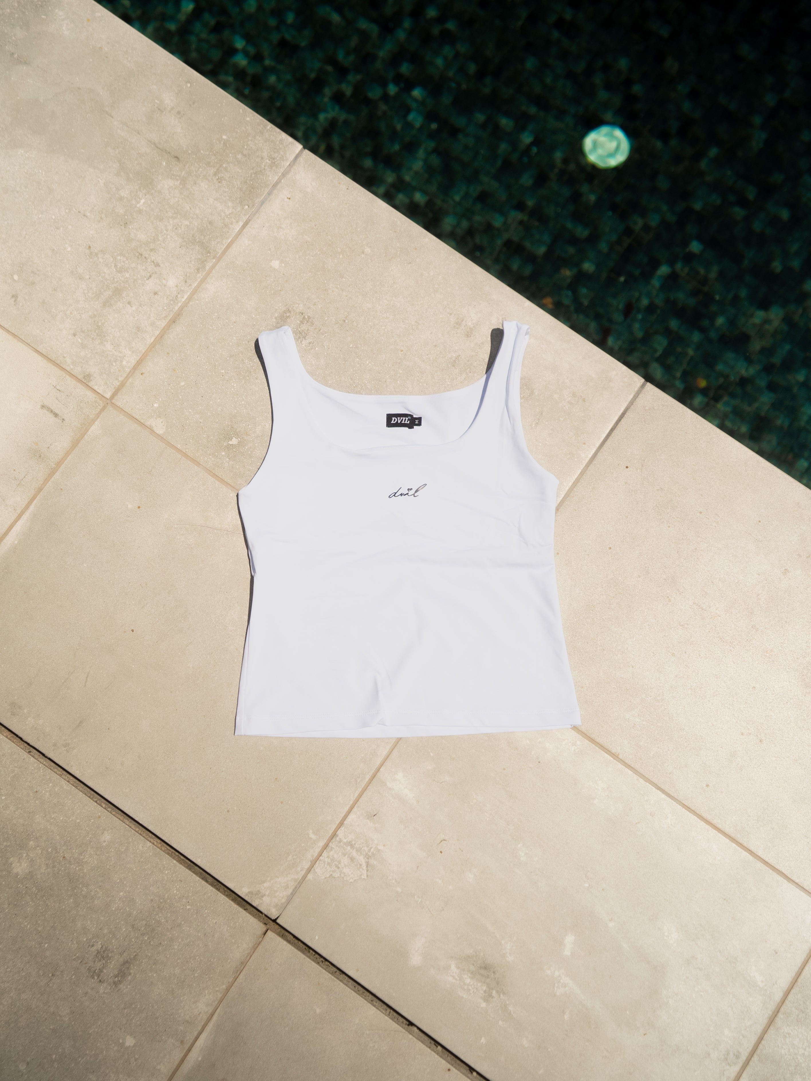 WHITEE & BLACK DVIL TOP